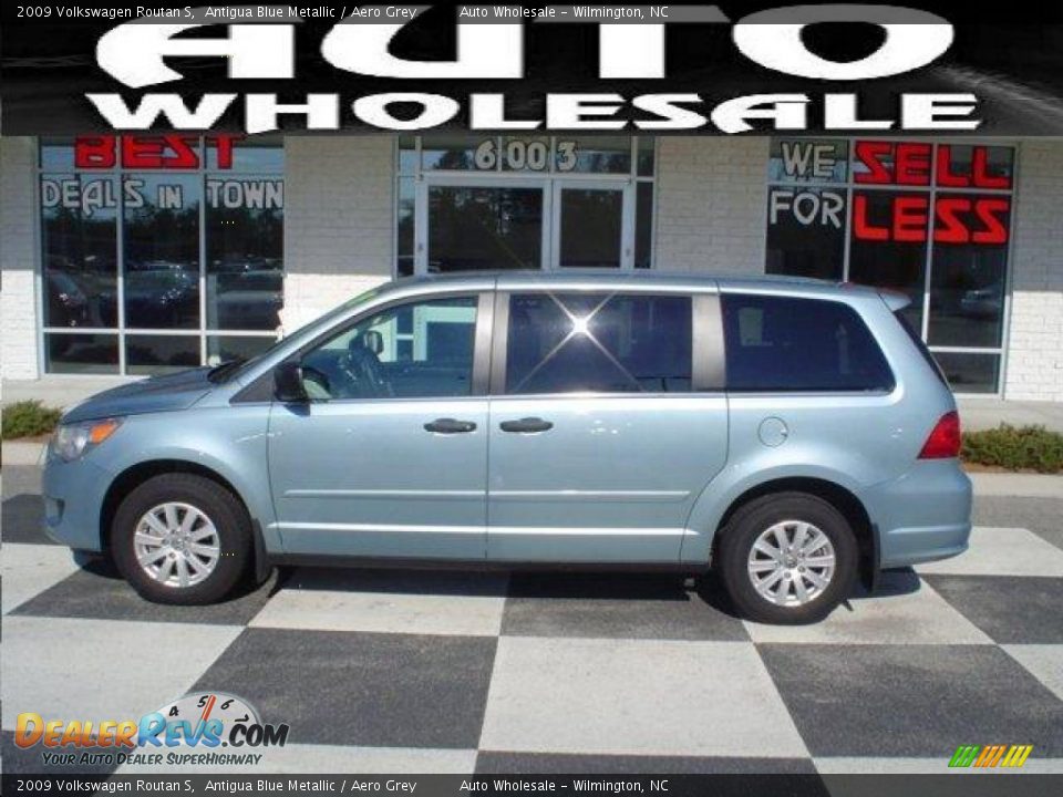 2009 Volkswagen Routan S Antigua Blue Metallic / Aero Grey Photo #1