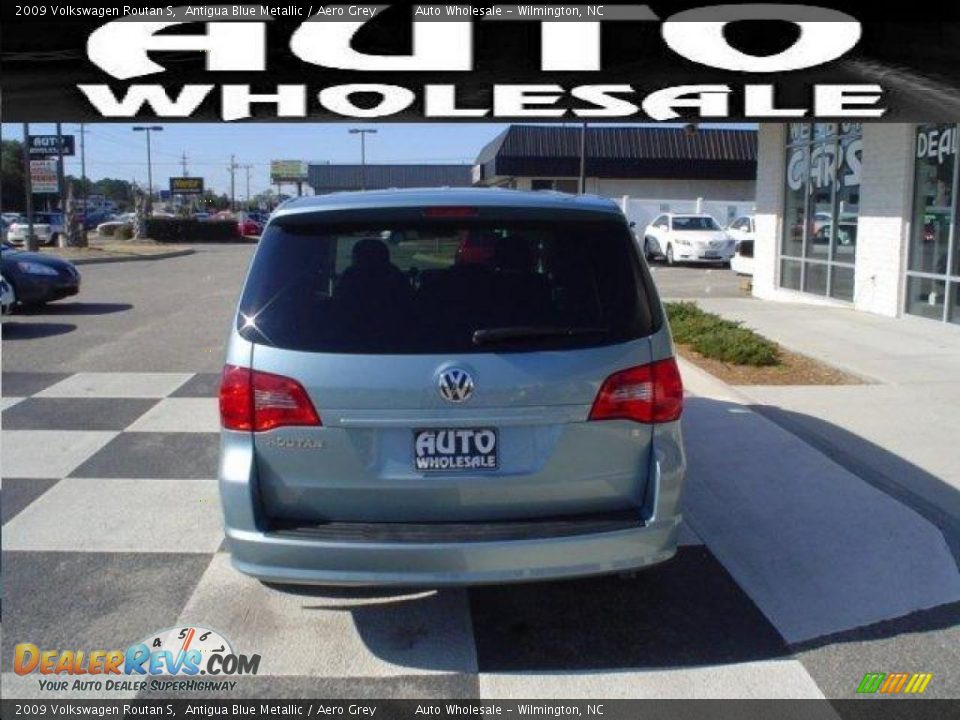 2009 Volkswagen Routan S Antigua Blue Metallic / Aero Grey Photo #3