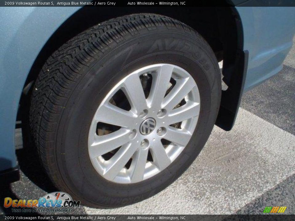 2009 Volkswagen Routan S Antigua Blue Metallic / Aero Grey Photo #4