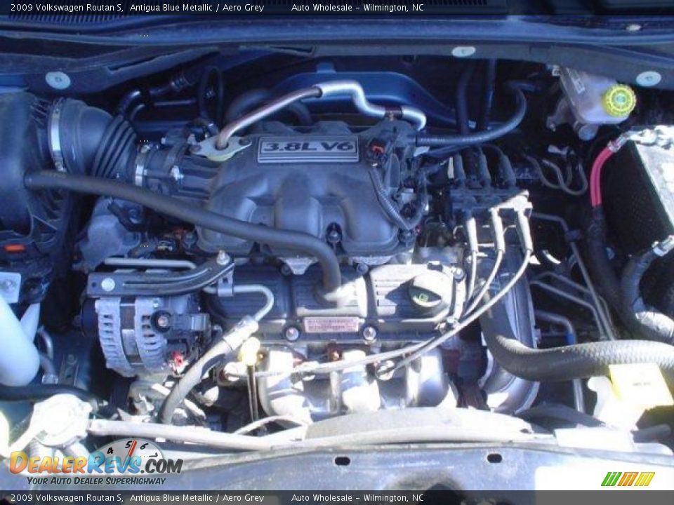 2009 Volkswagen Routan S Antigua Blue Metallic / Aero Grey Photo #6