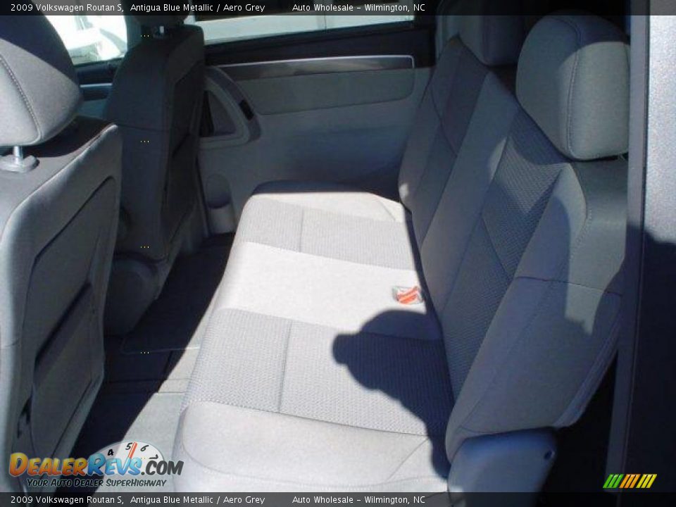 2009 Volkswagen Routan S Antigua Blue Metallic / Aero Grey Photo #7