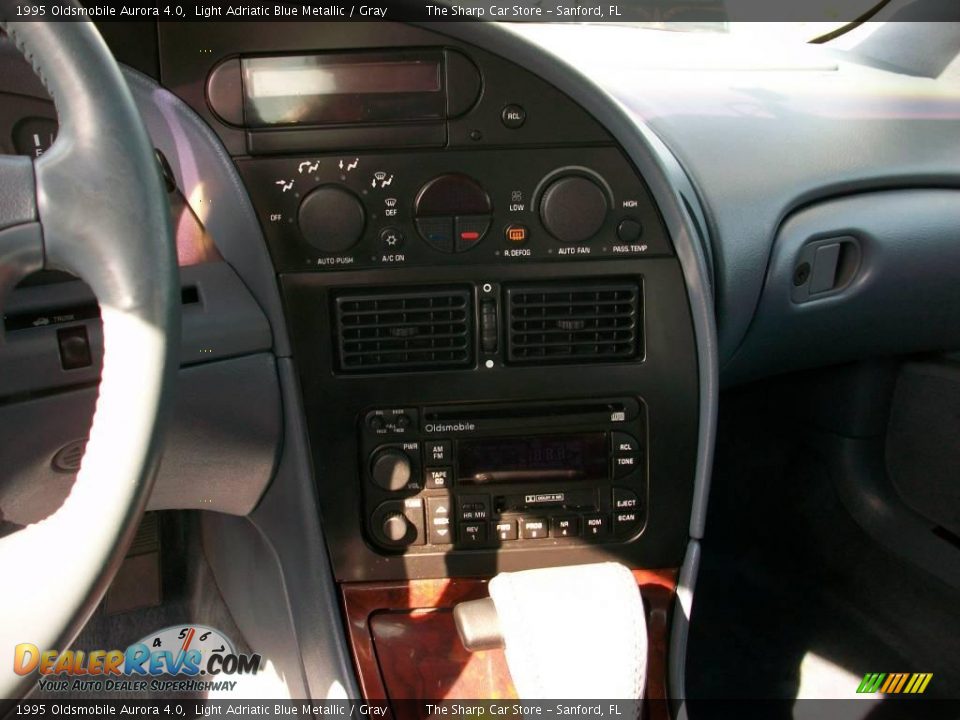 1995 Oldsmobile Aurora 4.0 Light Adriatic Blue Metallic / Gray Photo #11