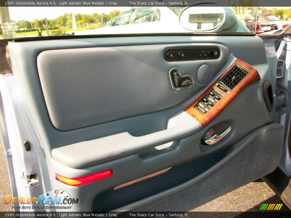 1995 Oldsmobile Aurora 4.0 Light Adriatic Blue Metallic / Gray Photo #17
