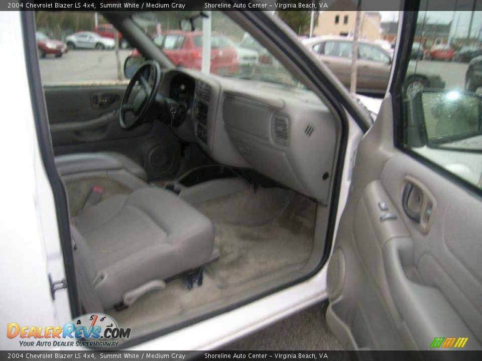 2004 Chevrolet Blazer LS 4x4 Summit White / Medium Gray Photo #13