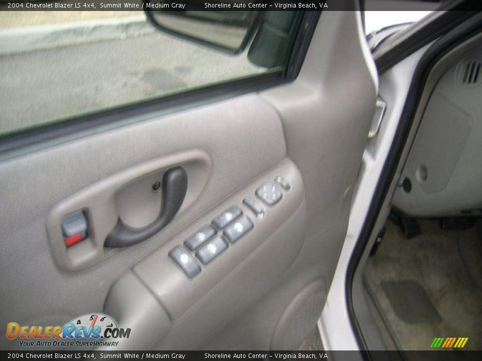 2004 Chevrolet Blazer LS 4x4 Summit White / Medium Gray Photo #15