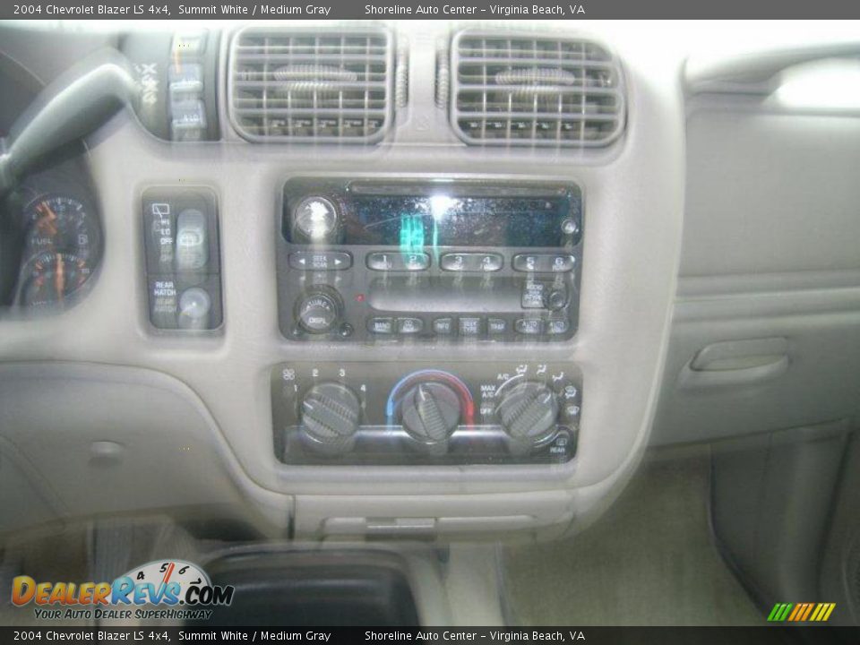 2004 Chevrolet Blazer LS 4x4 Summit White / Medium Gray Photo #17