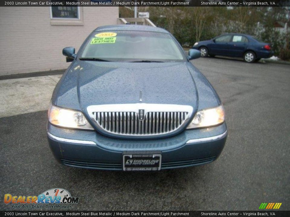 2003 Lincoln Town Car Executive Medium Steel Blue Metallic / Medium Dark Parchment/Light Parchment Photo #1