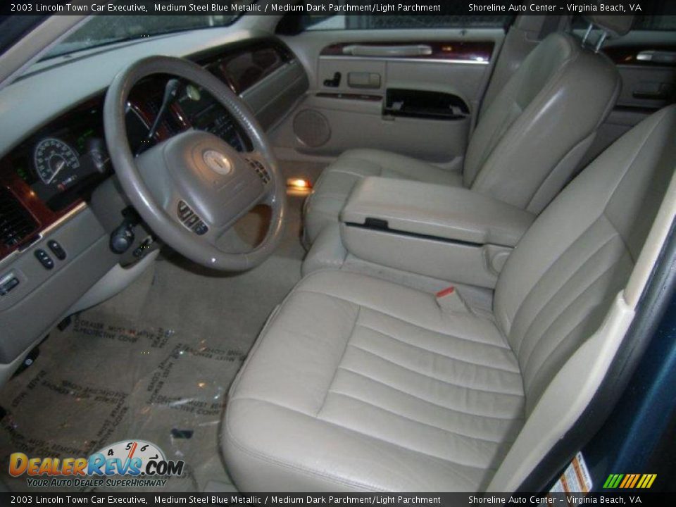 2003 Lincoln Town Car Executive Medium Steel Blue Metallic / Medium Dark Parchment/Light Parchment Photo #14