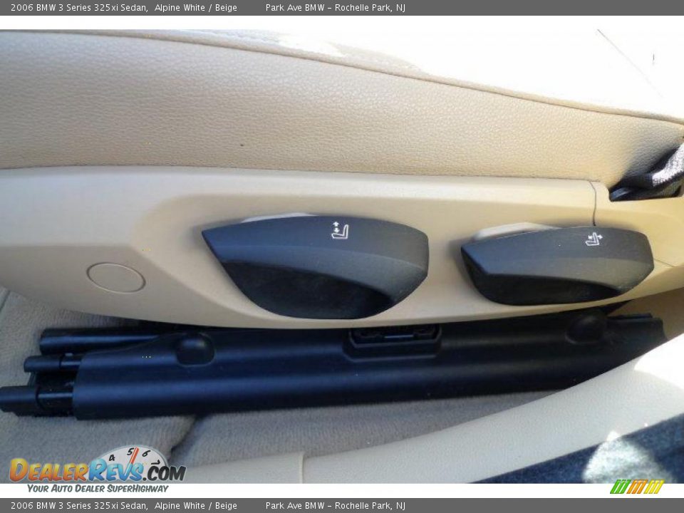 2006 BMW 3 Series 325xi Sedan Alpine White / Beige Photo #29