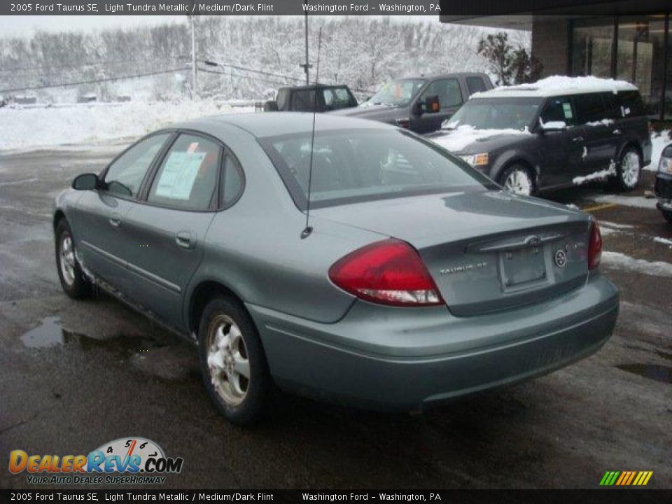 2005 Ford Taurus SE Light Tundra Metallic / Medium/Dark Flint Photo #2