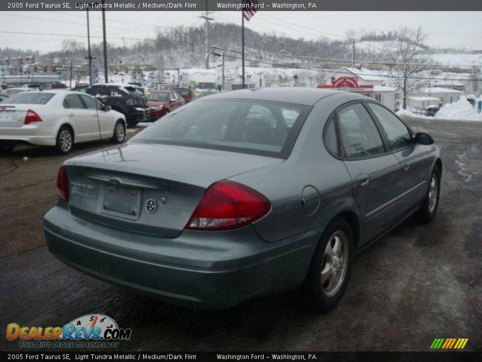 2005 Ford Taurus SE Light Tundra Metallic / Medium/Dark Flint Photo #4