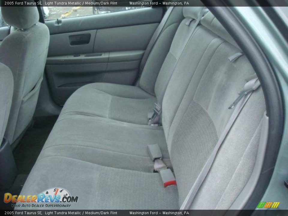 2005 Ford Taurus SE Light Tundra Metallic / Medium/Dark Flint Photo #8