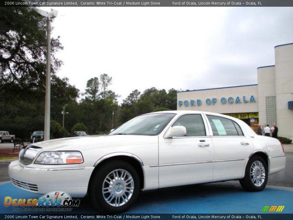 2006 Lincoln Town Car Signature Limited Ceramic White Tri-Coat / Medium Light Stone Photo #1