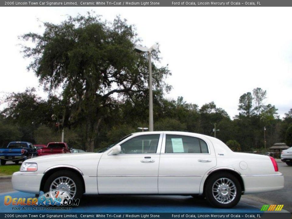 2006 Lincoln Town Car Signature Limited Ceramic White Tri-Coat / Medium Light Stone Photo #2
