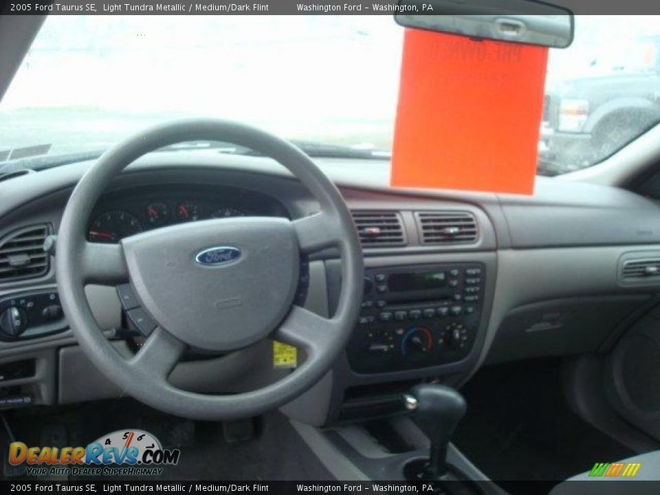 2005 Ford Taurus SE Light Tundra Metallic / Medium/Dark Flint Photo #12
