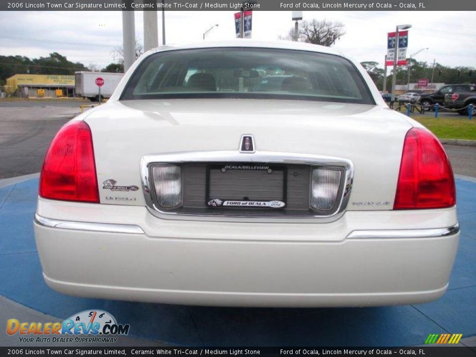 2006 Lincoln Town Car Signature Limited Ceramic White Tri-Coat / Medium Light Stone Photo #4