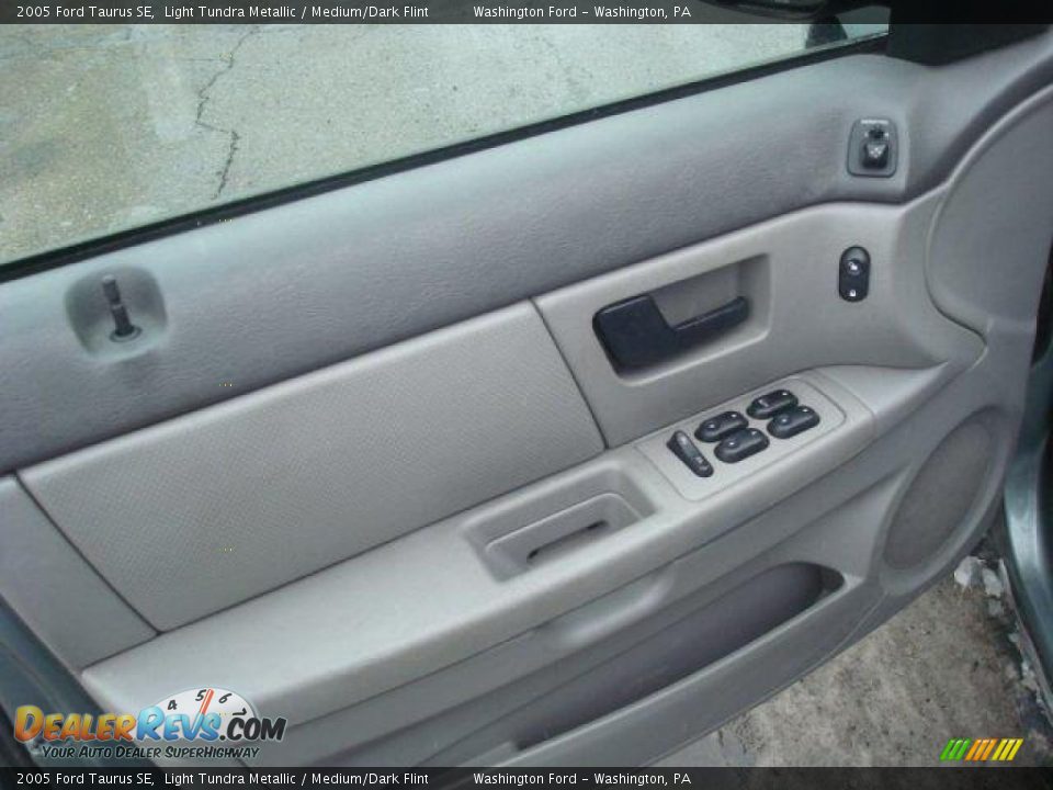 2005 Ford Taurus SE Light Tundra Metallic / Medium/Dark Flint Photo #14
