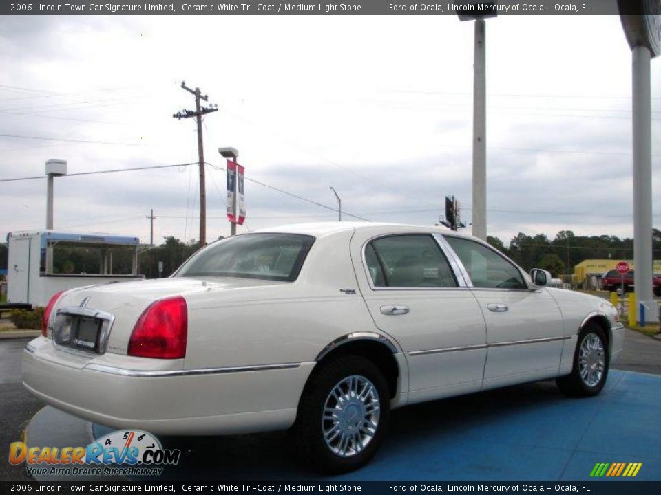 2006 Lincoln Town Car Signature Limited Ceramic White Tri-Coat / Medium Light Stone Photo #5