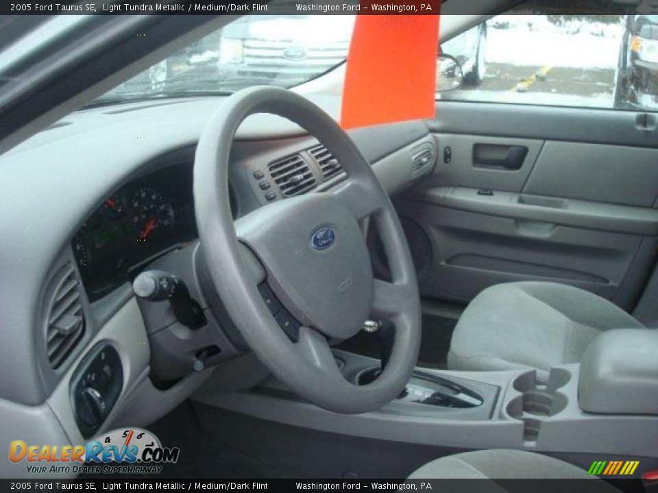2005 Ford Taurus SE Light Tundra Metallic / Medium/Dark Flint Photo #16
