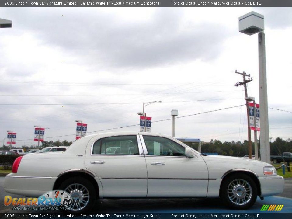 2006 Lincoln Town Car Signature Limited Ceramic White Tri-Coat / Medium Light Stone Photo #6