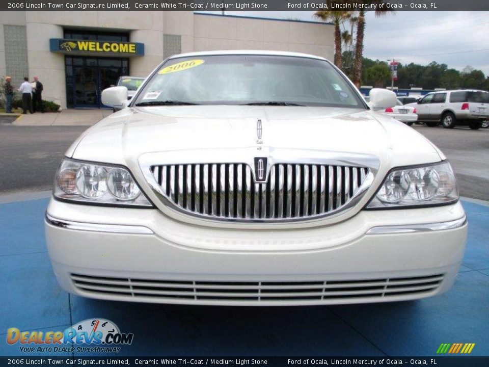 2006 Lincoln Town Car Signature Limited Ceramic White Tri-Coat / Medium Light Stone Photo #8