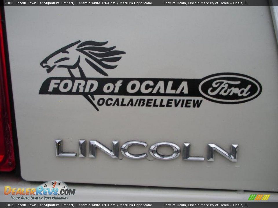 2006 Lincoln Town Car Signature Limited Ceramic White Tri-Coat / Medium Light Stone Photo #9