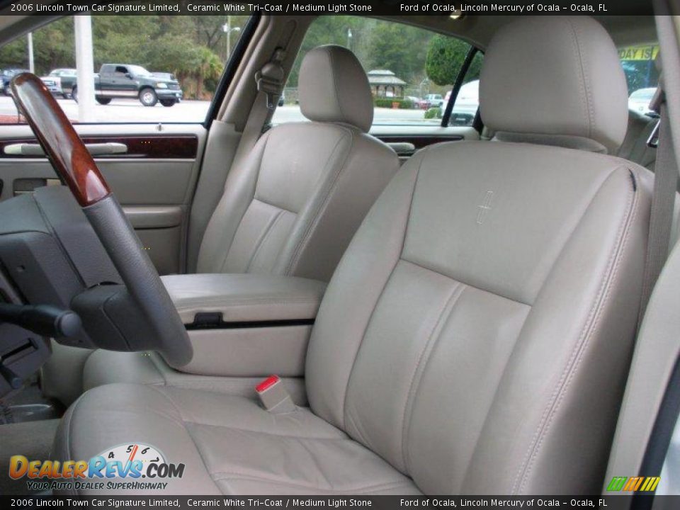 2006 Lincoln Town Car Signature Limited Ceramic White Tri-Coat / Medium Light Stone Photo #13
