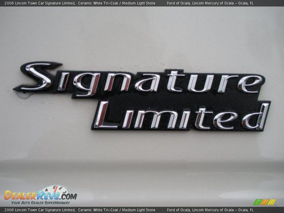 2006 Lincoln Town Car Signature Limited Ceramic White Tri-Coat / Medium Light Stone Photo #14