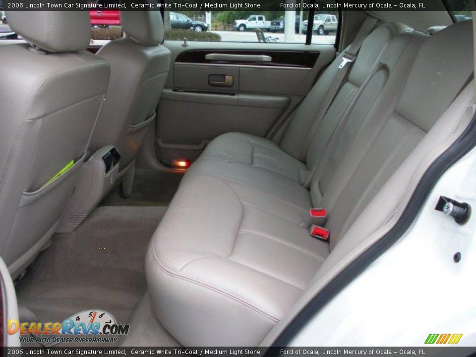 2006 Lincoln Town Car Signature Limited Ceramic White Tri-Coat / Medium Light Stone Photo #15