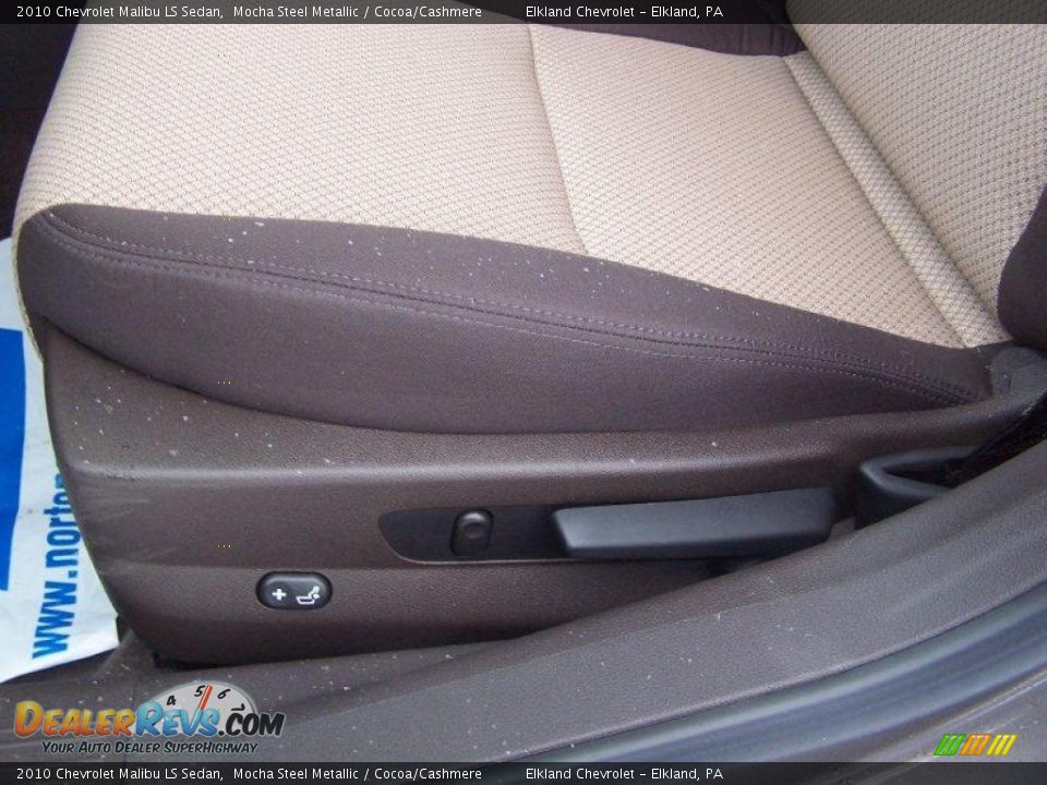 2010 Chevrolet Malibu LS Sedan Mocha Steel Metallic / Cocoa/Cashmere Photo #16