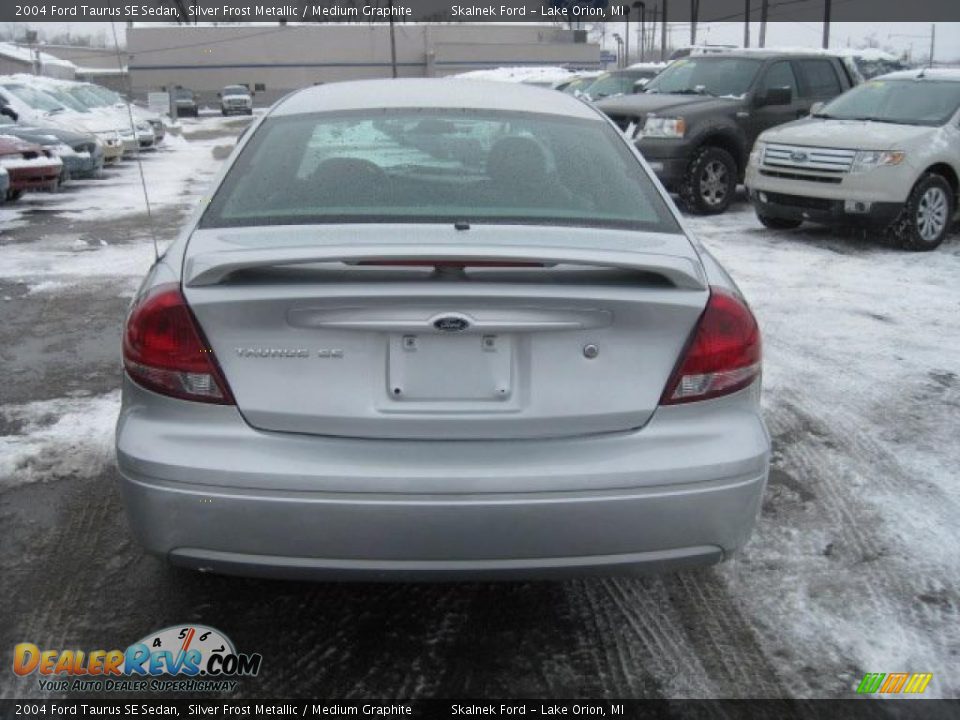 2004 Ford Taurus SE Sedan Silver Frost Metallic / Medium Graphite Photo #5