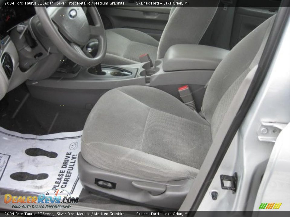 2004 Ford Taurus SE Sedan Silver Frost Metallic / Medium Graphite Photo #20