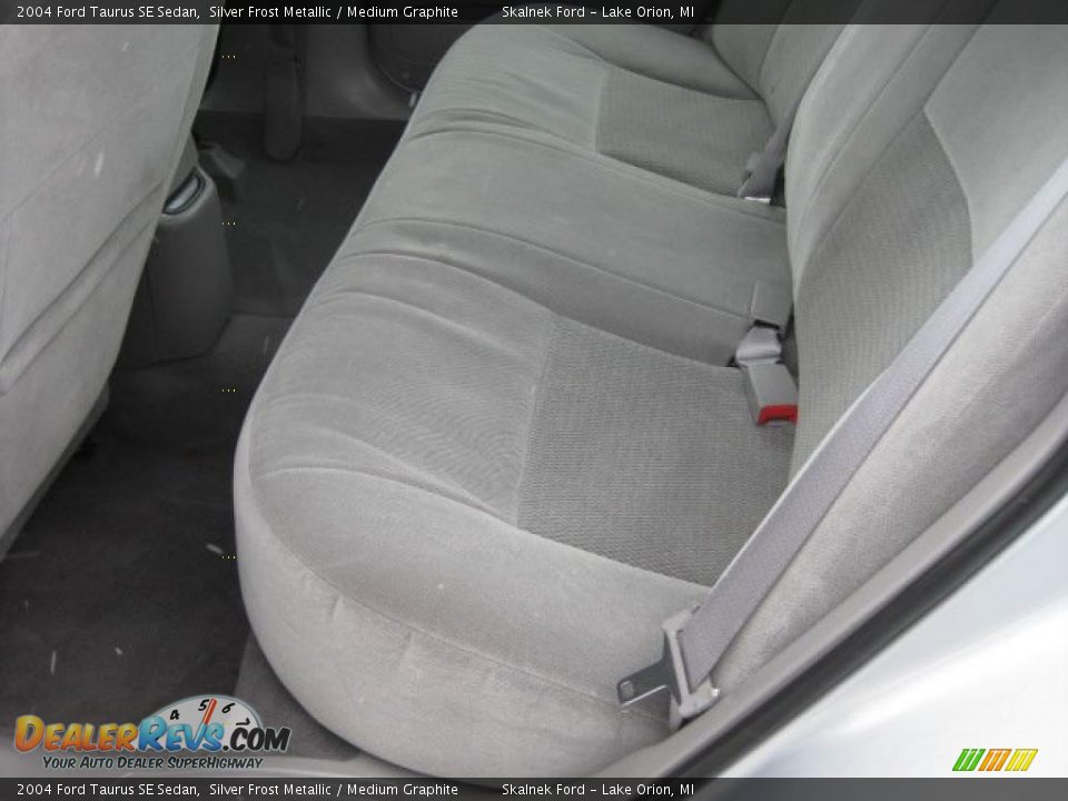 2004 Ford Taurus SE Sedan Silver Frost Metallic / Medium Graphite Photo #21