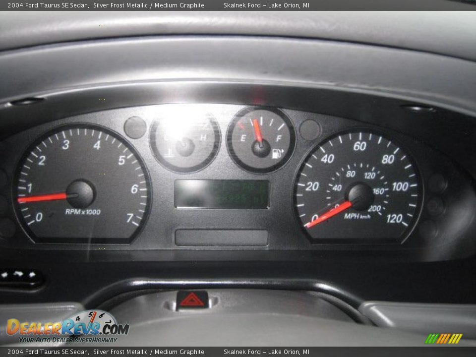 2004 Ford Taurus SE Sedan Silver Frost Metallic / Medium Graphite Photo #26