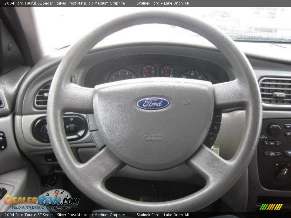 2004 Ford Taurus SE Sedan Silver Frost Metallic / Medium Graphite Photo #27