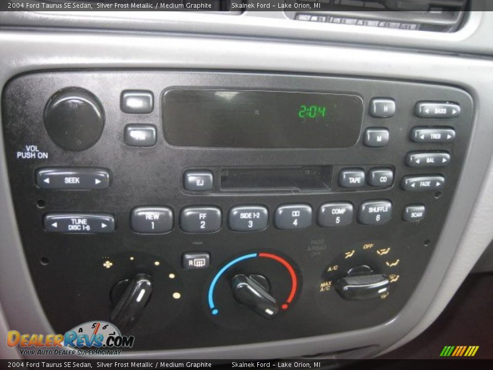 2004 Ford Taurus SE Sedan Silver Frost Metallic / Medium Graphite Photo #29