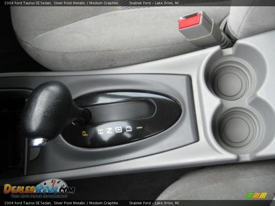 2004 Ford Taurus SE Sedan Silver Frost Metallic / Medium Graphite Photo #30