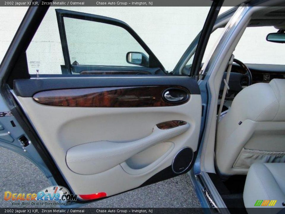 2002 Jaguar XJ XJR Zircon Metallic / Oatmeal Photo #15