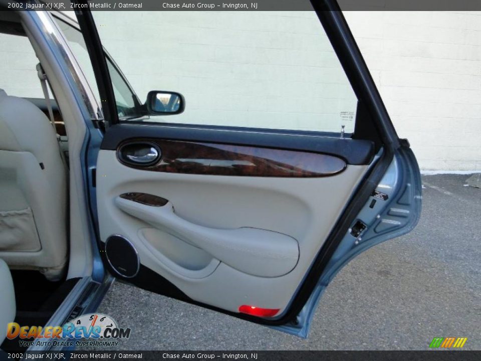 2002 Jaguar XJ XJR Zircon Metallic / Oatmeal Photo #16