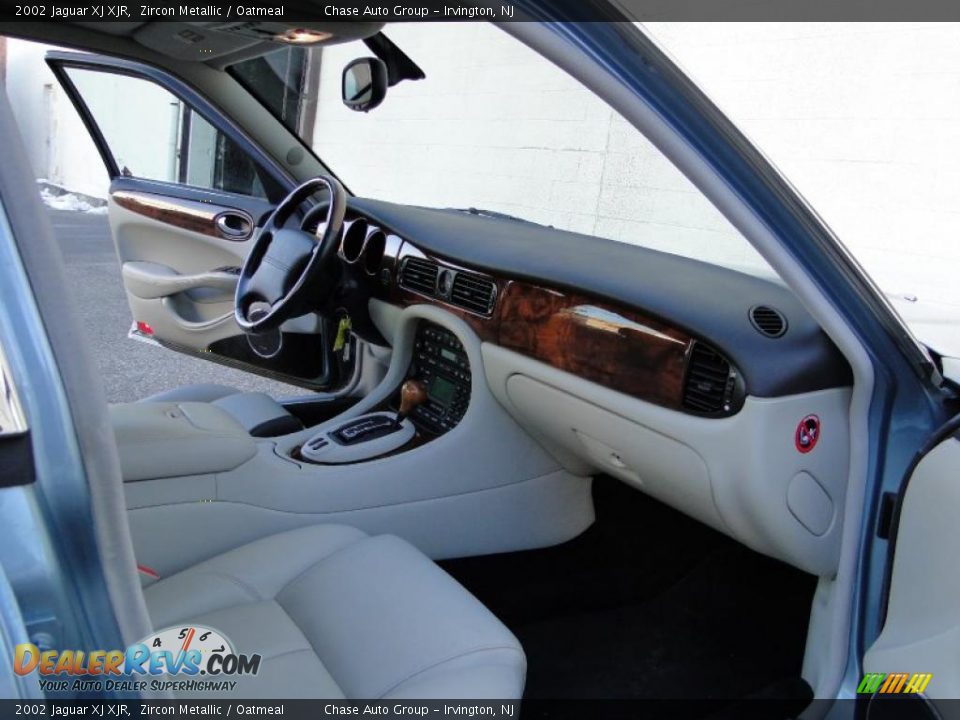 2002 Jaguar XJ XJR Zircon Metallic / Oatmeal Photo #18
