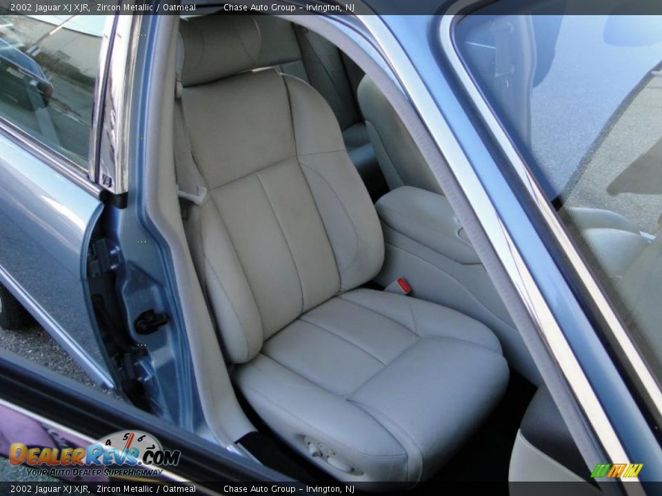 2002 Jaguar XJ XJR Zircon Metallic / Oatmeal Photo #19