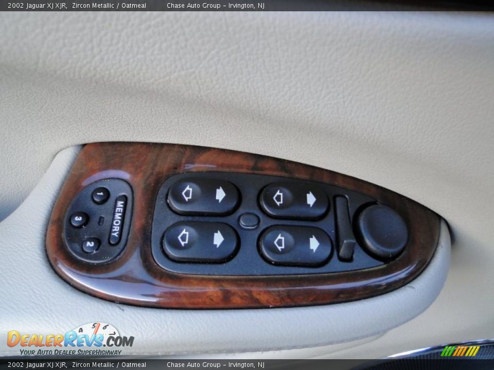 2002 Jaguar XJ XJR Zircon Metallic / Oatmeal Photo #24