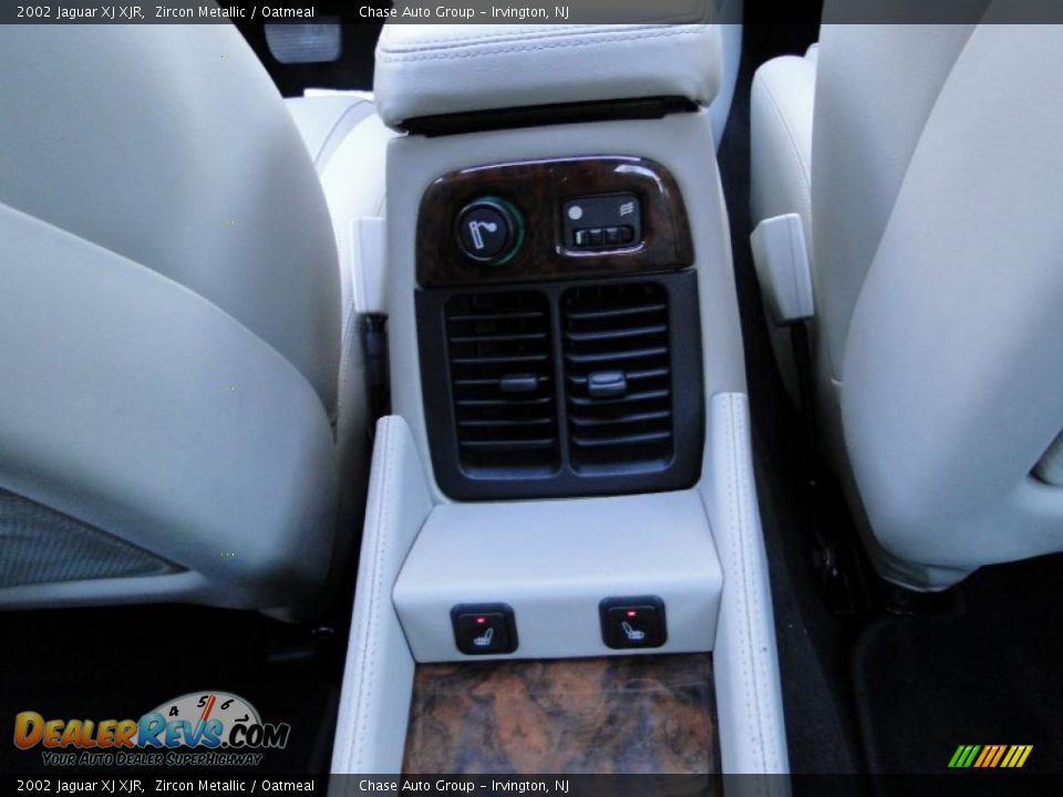 2002 Jaguar XJ XJR Zircon Metallic / Oatmeal Photo #32