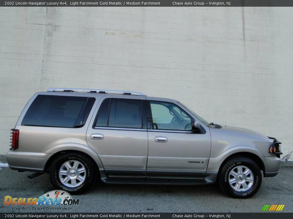 2002 Lincoln Navigator Luxury 4x4 Light Parchment Gold Metallic / Medium Parchment Photo #3