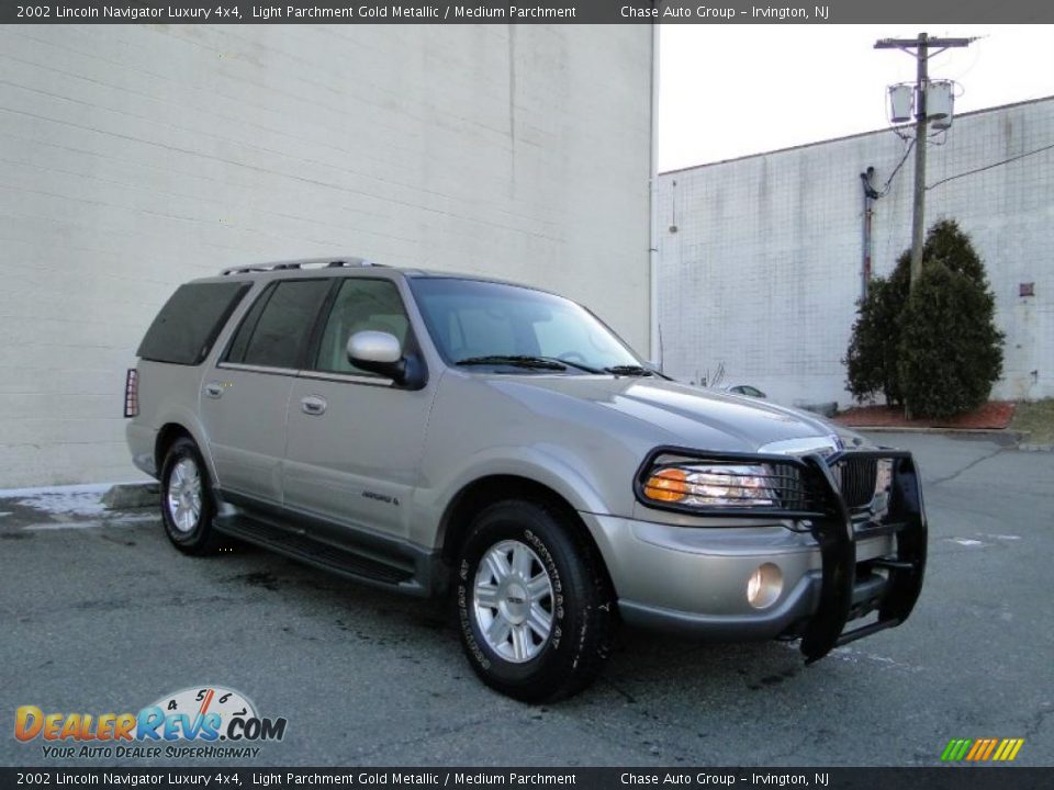 2002 Lincoln Navigator Luxury 4x4 Light Parchment Gold Metallic / Medium Parchment Photo #6