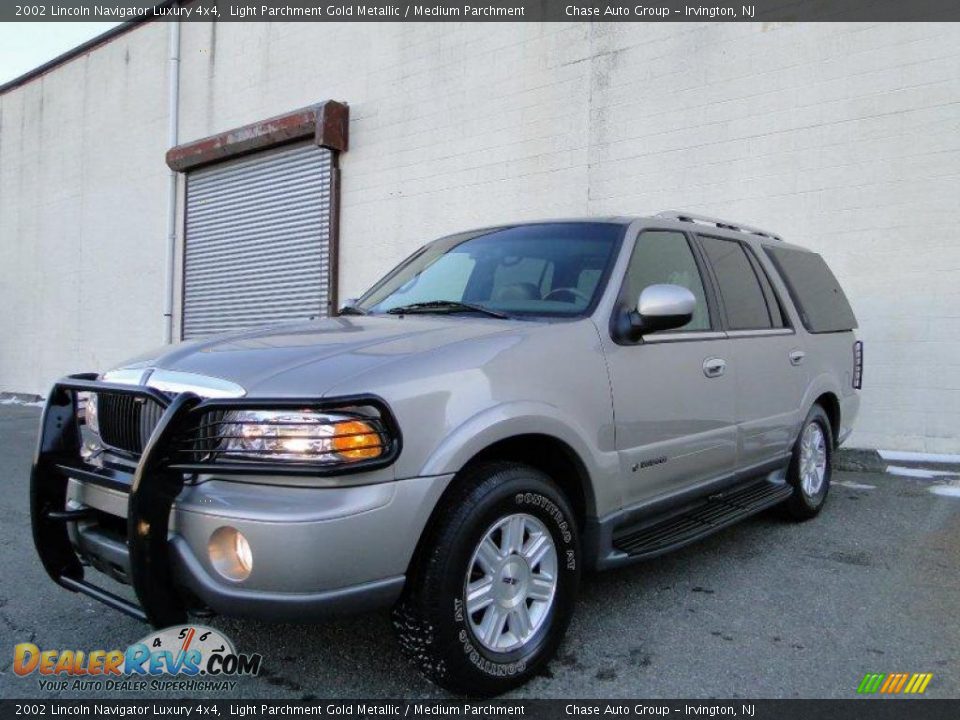2002 Lincoln Navigator Luxury 4x4 Light Parchment Gold Metallic / Medium Parchment Photo #7