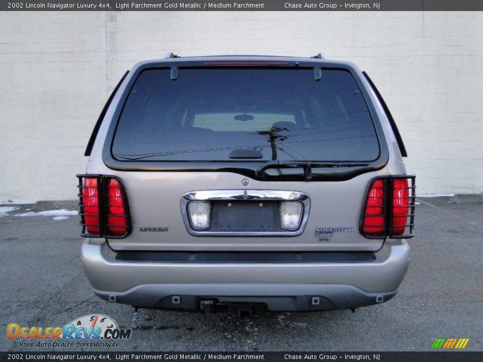 2002 Lincoln Navigator Luxury 4x4 Light Parchment Gold Metallic / Medium Parchment Photo #8
