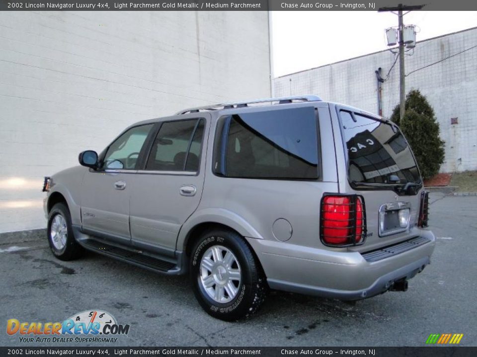 2002 Lincoln Navigator Luxury 4x4 Light Parchment Gold Metallic / Medium Parchment Photo #9