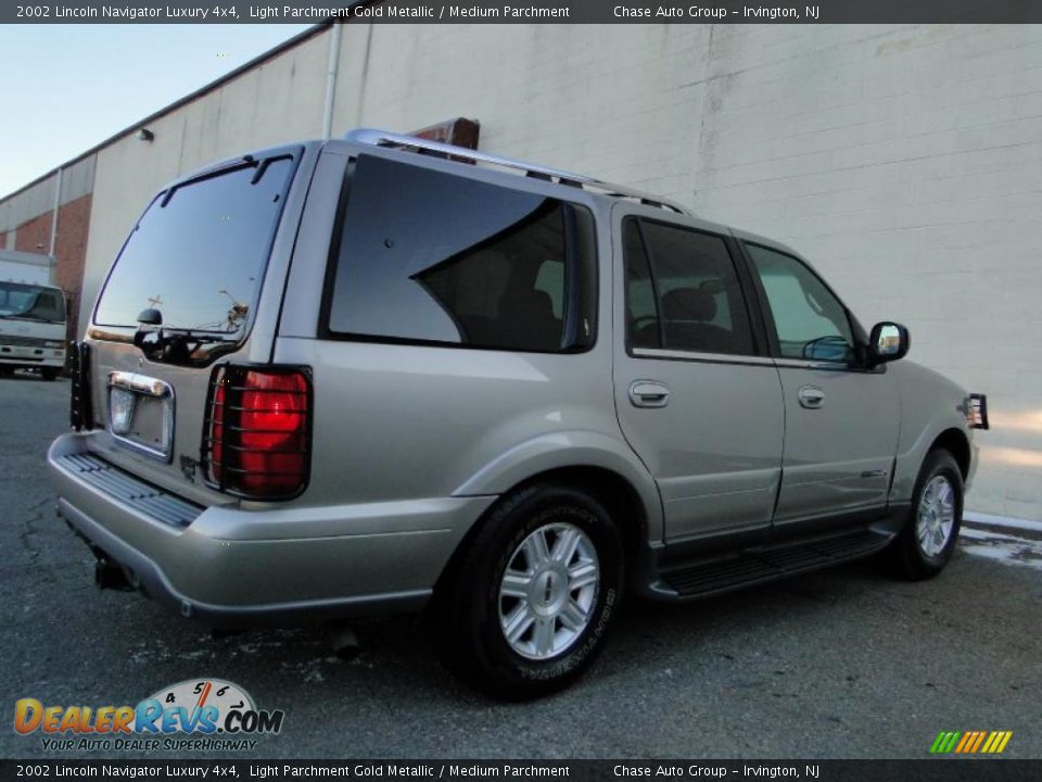 2002 Lincoln Navigator Luxury 4x4 Light Parchment Gold Metallic / Medium Parchment Photo #10