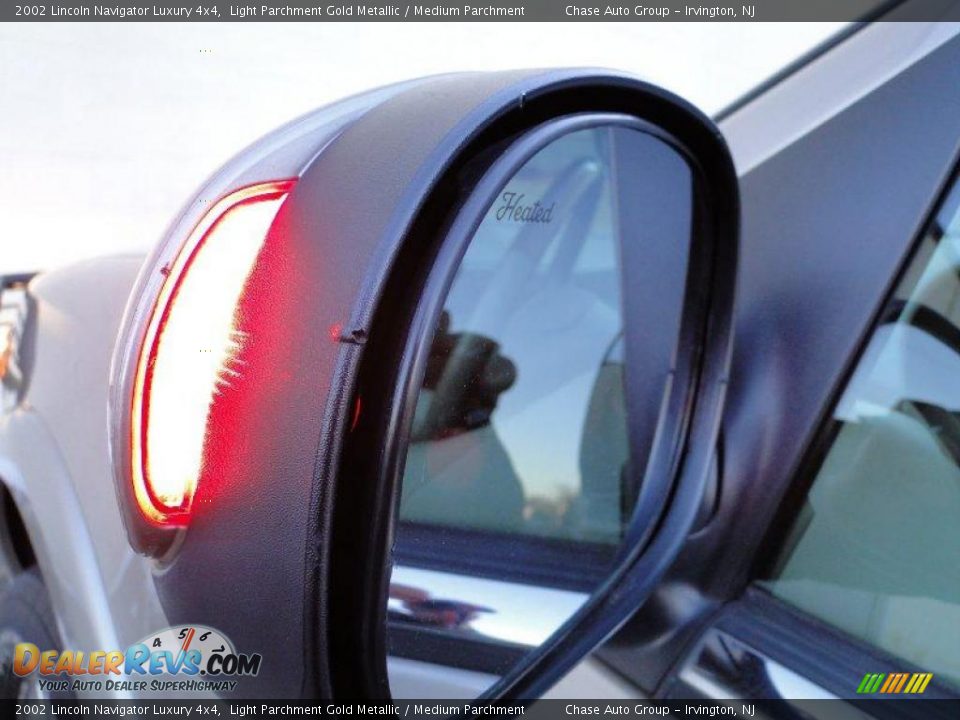 2002 Lincoln Navigator Luxury 4x4 Light Parchment Gold Metallic / Medium Parchment Photo #14